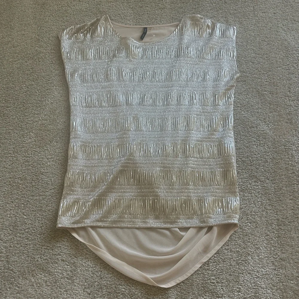 San Joy Cream Asymmetrical Sleeveless Muscle Tee - Picture 1 of 9
